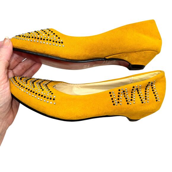 Women's 6 Flat Shoes Yellow Closed Toe Girl's Beaded - Picture 2 of 7